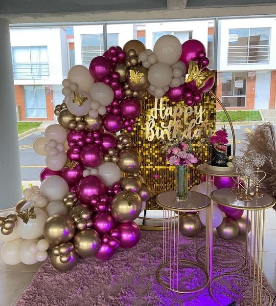 mini table vs. decoração tradicional para 18 anos