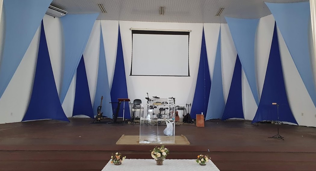 decoração altar igreja evangélica moderna