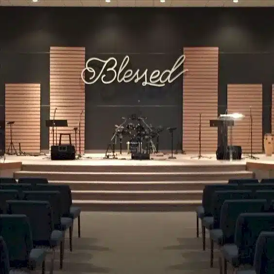 decoração altar igreja evangélica para culto de mulheres