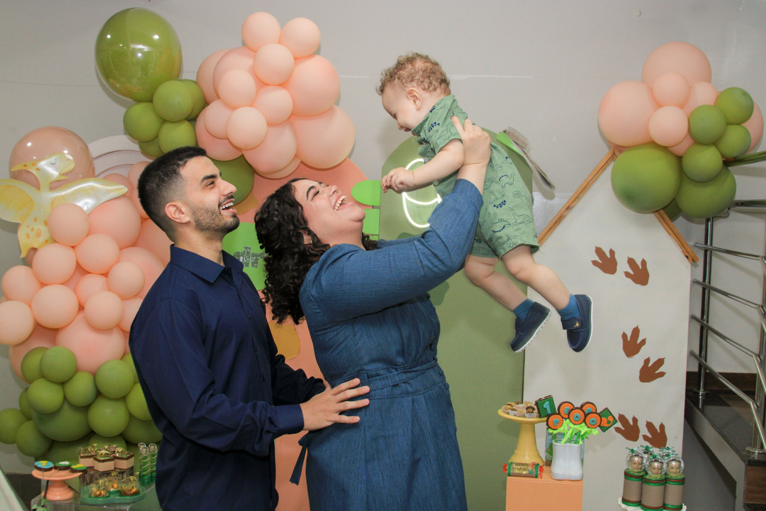 decoração de aniversário infantil simples vs elaborada