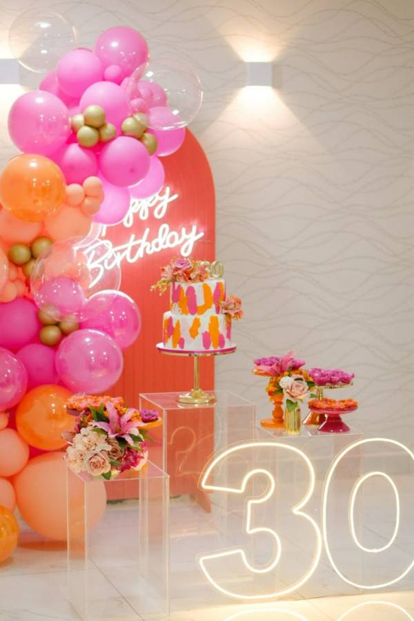 decoração de aniversário infantil com balões desconstruídos