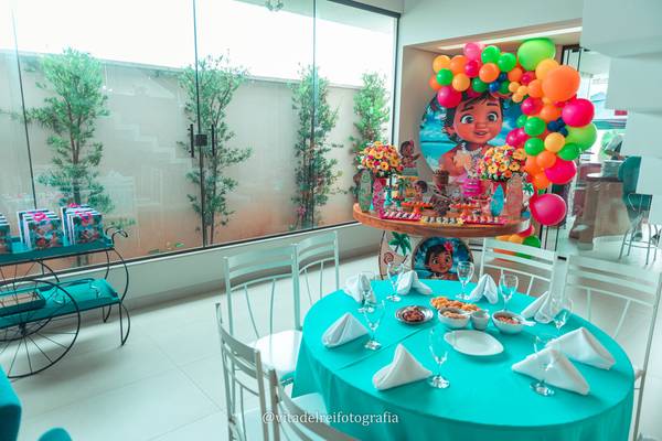 decoração mini table versus festa tradicional 1 ano menina