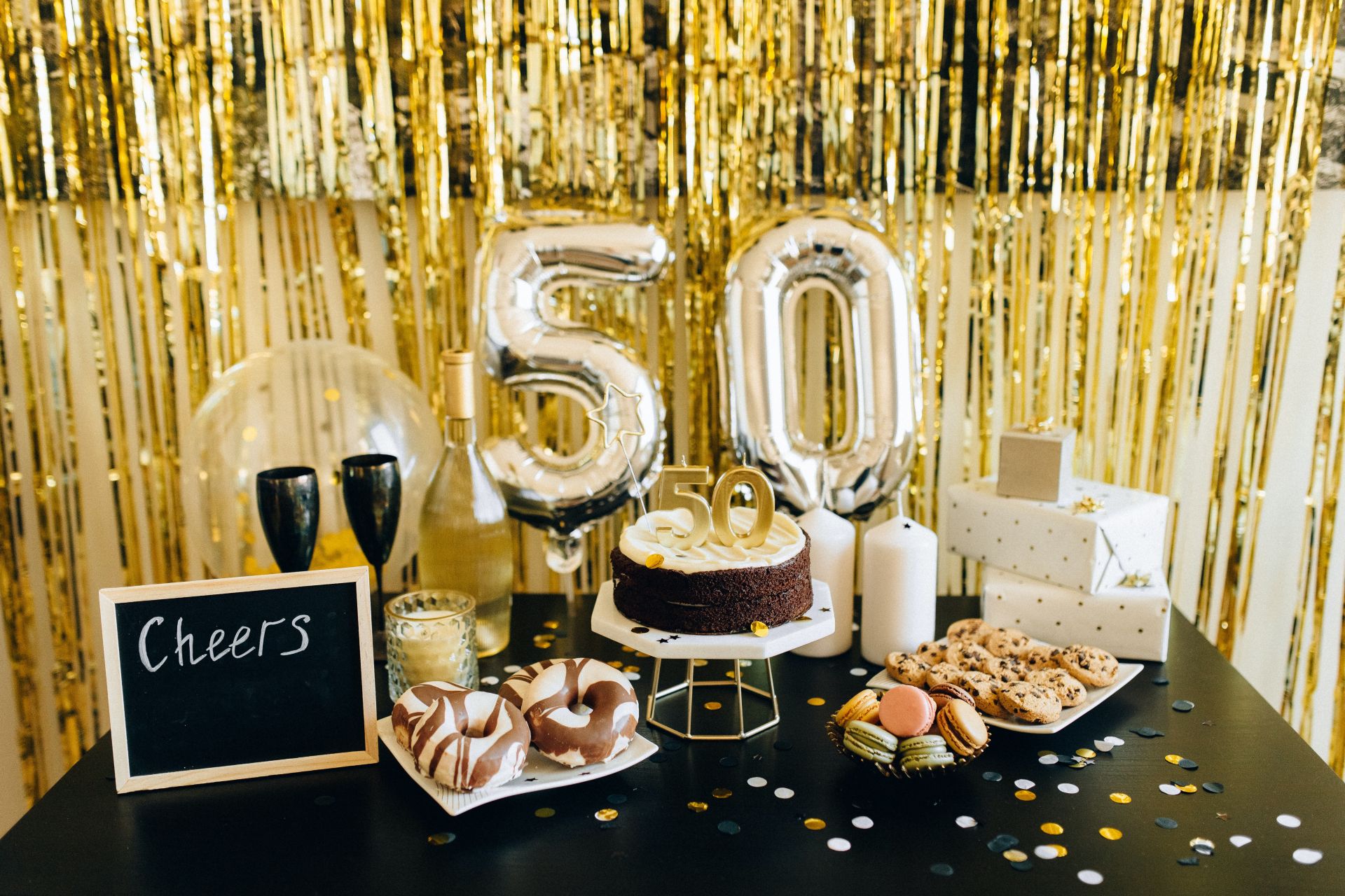 quanto custa decoração de aniversário de 50 anos simples