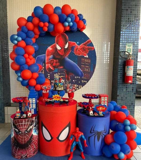 decoração homem aranha vs decoração vingadores