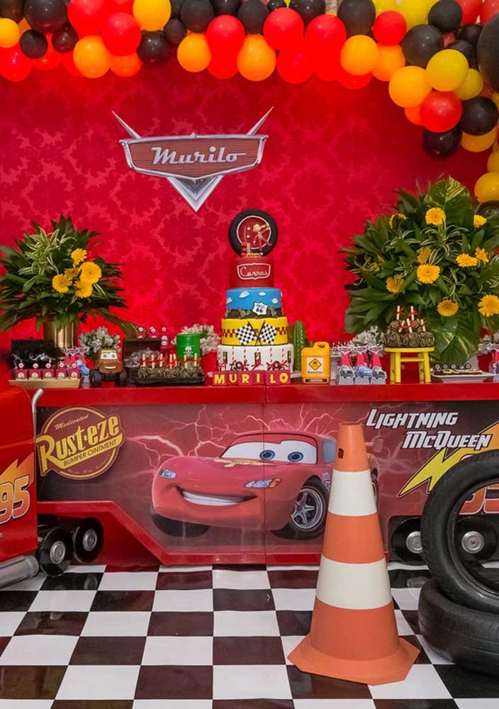 decoração aniversário relâmpago mcqueen simples