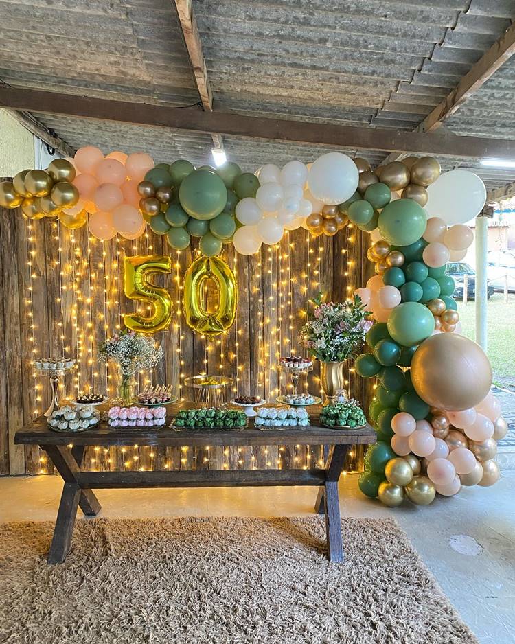 quanto custa uma decoração de aniversário verde e dourado simples
