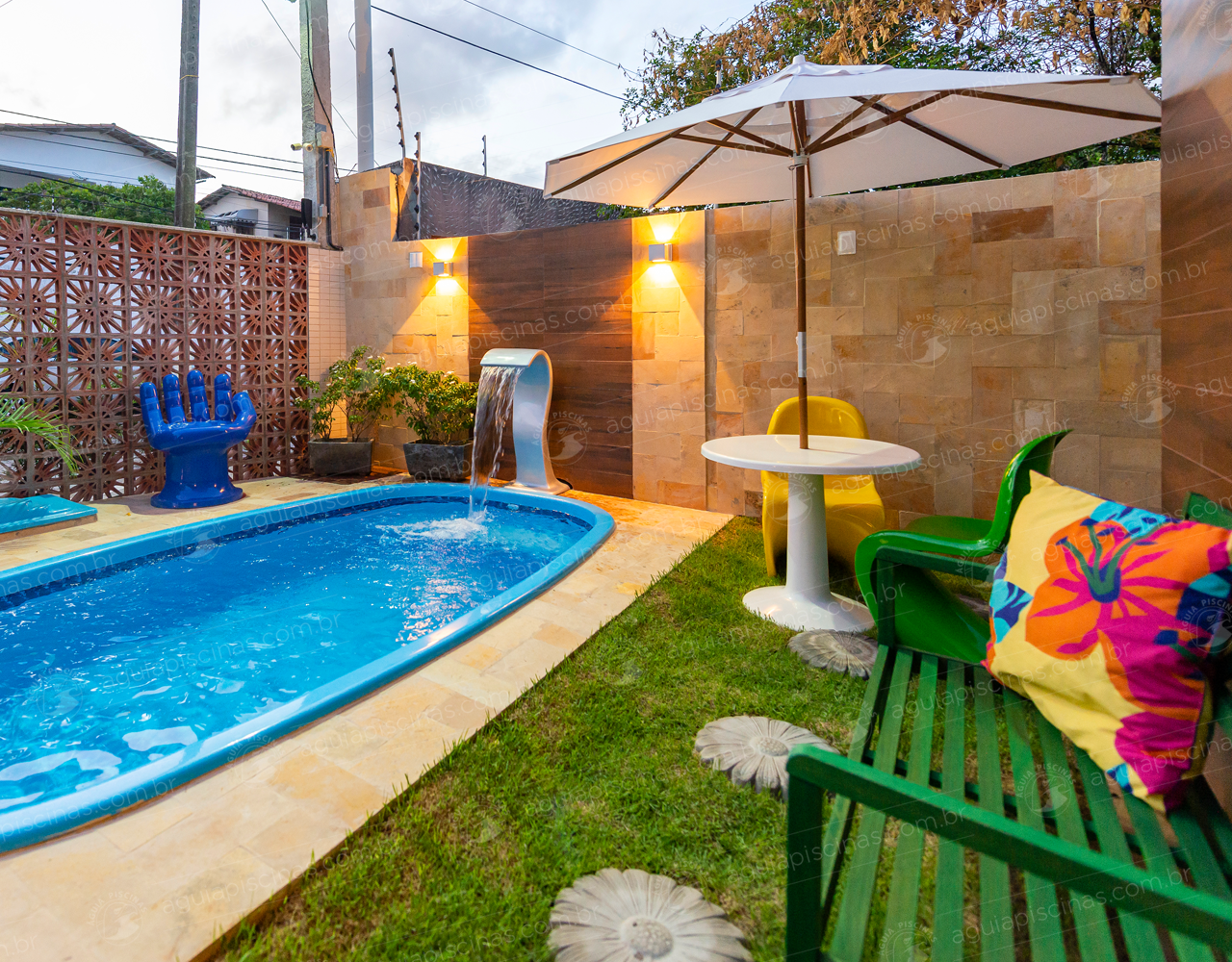 ideias de decoração área de piscina pequena