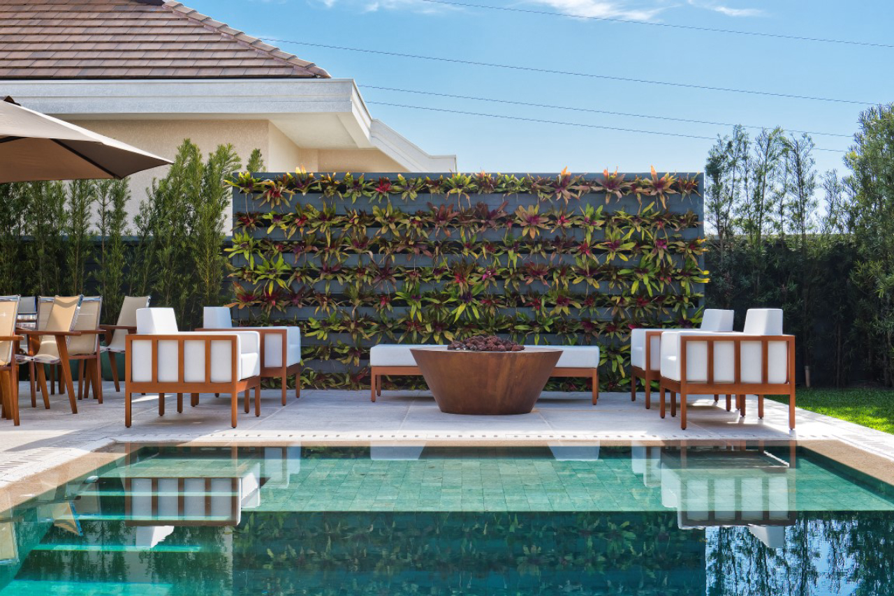 erros comuns ao decorar área de piscina