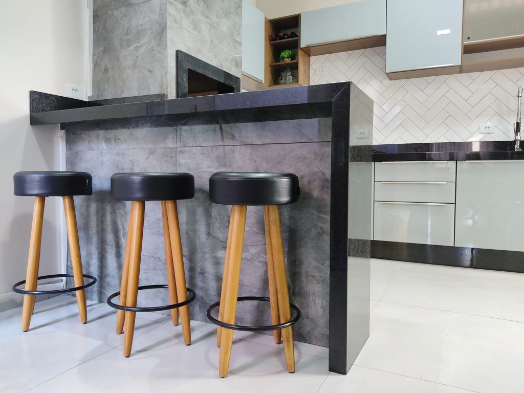 bancada de cozinha americana de madeira vs pedra