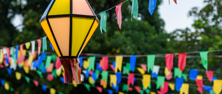 Decoração de Festa Junina com bandeirinhas