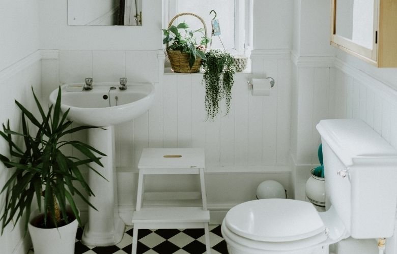 como usar espelho para ampliar banheiro pequeno