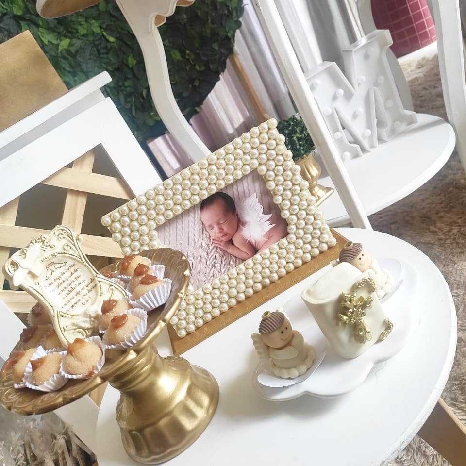 decoração batizado azul e branco vs rosa e dourado