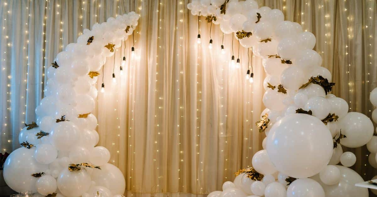 decoração batizado azul e branco vs rosa e dourado