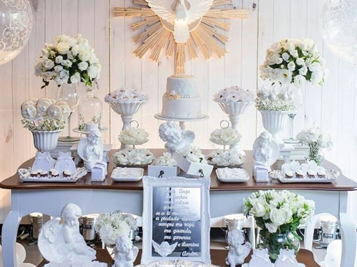 decoração batizado azul e branco vs rosa e dourado