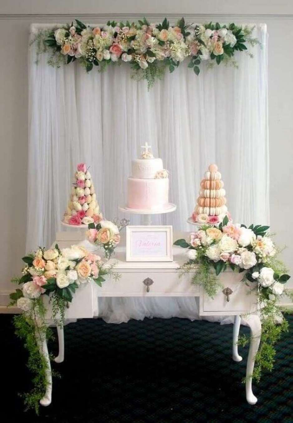 decoração batizado menino azul e branco vs verde sálvia