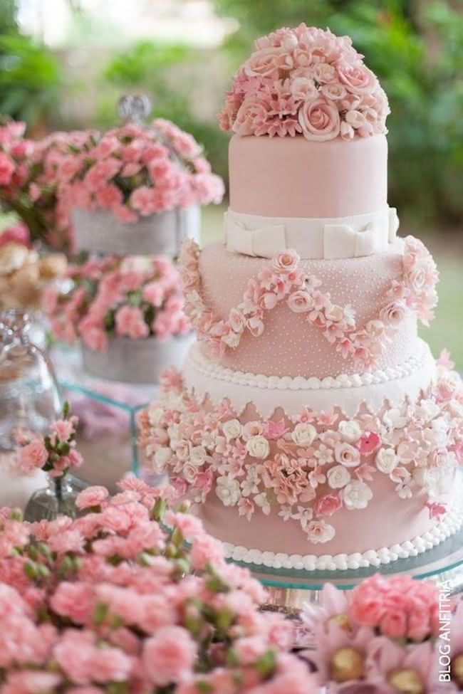 decoração bolo 15 anos com flores