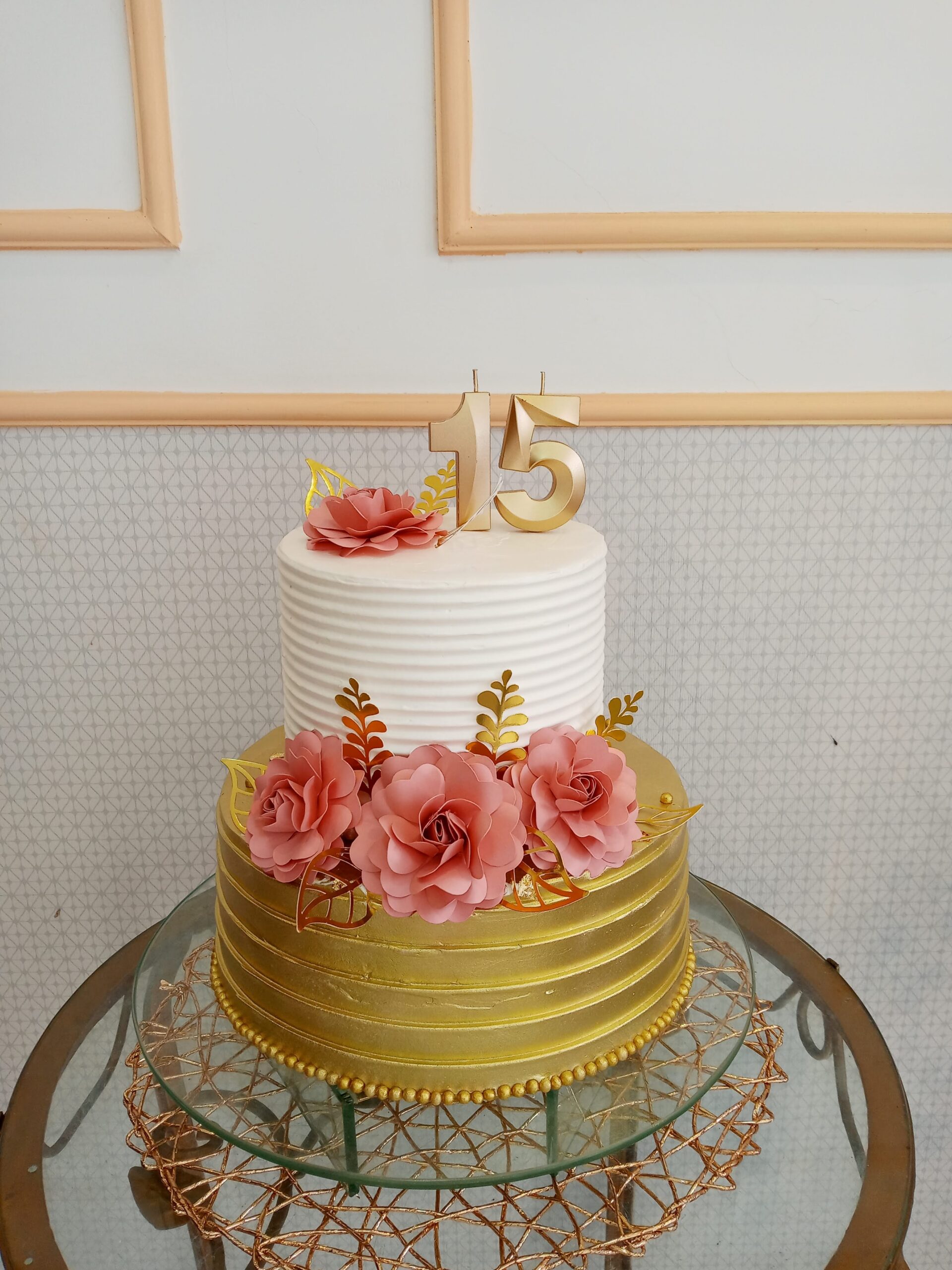 decoração bolo 15 anos com flores
