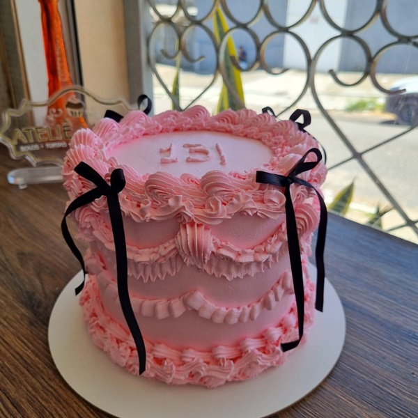 decoração de bolo aniversário moderno