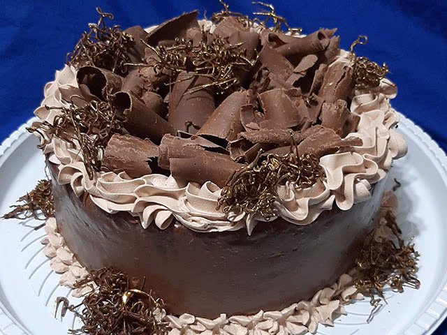 decoração de bolo de chocolate rústico
