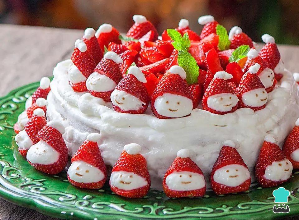 Bolo vulcão com morangos decoração