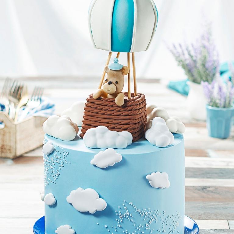 bolo infantil com chantilly