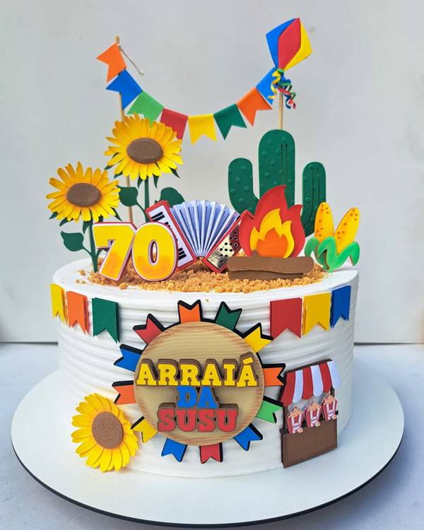 decoração de bolo junino