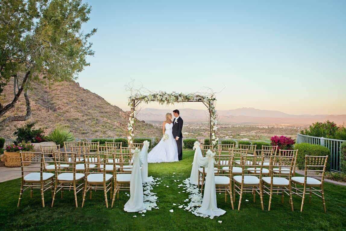 altar casamento simples ar livre