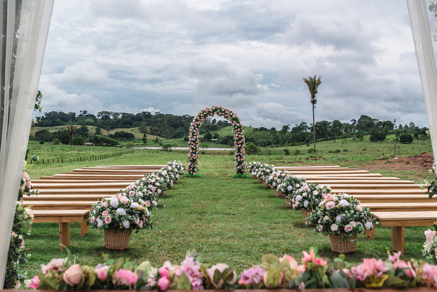 flores para casamento rústico ao ar livre