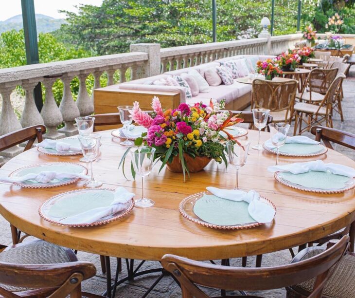 centro de mesa casamento com garrafas recicladas