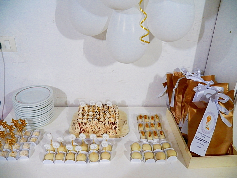 decoração primeira comunhão mesa do bolo