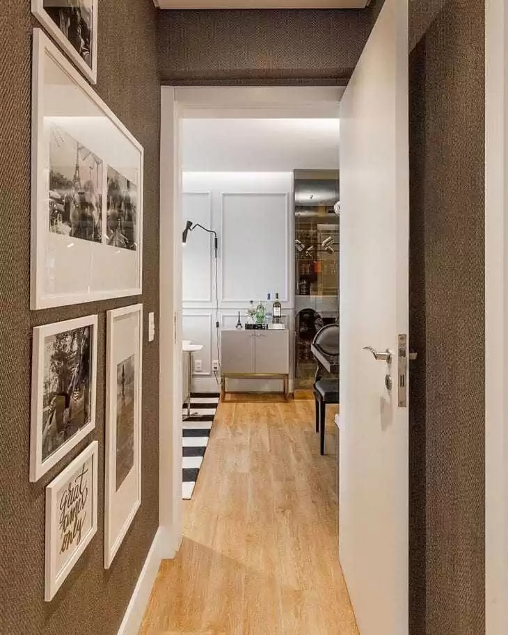 como usar espelhos para alargar corredor