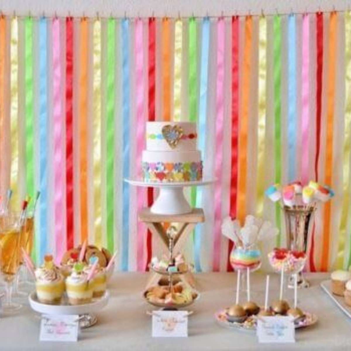 como fazer cortina de papel crepom para festa