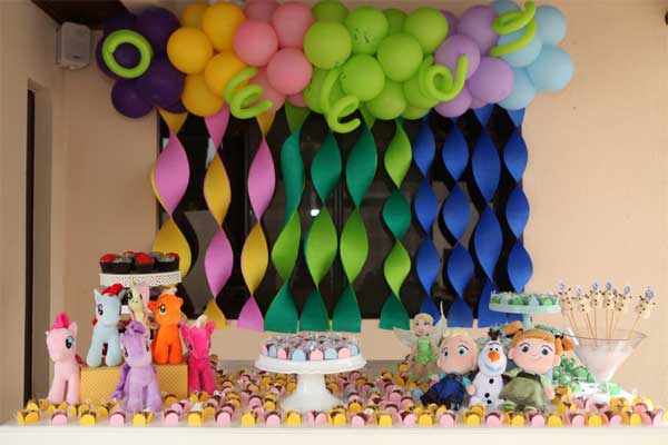 painel de festa papel crepom