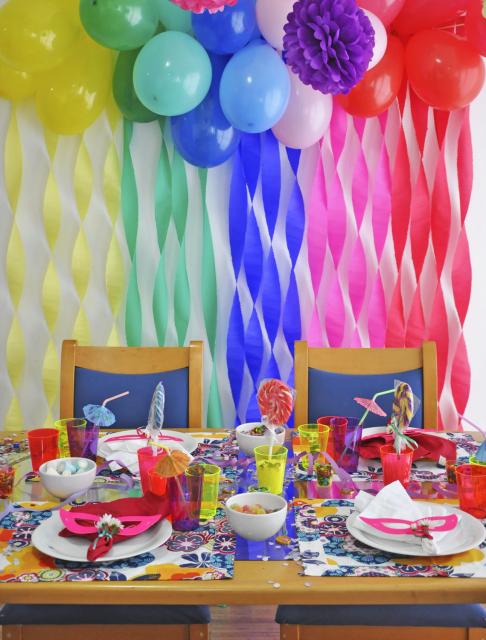mesa decorada com papel crepom