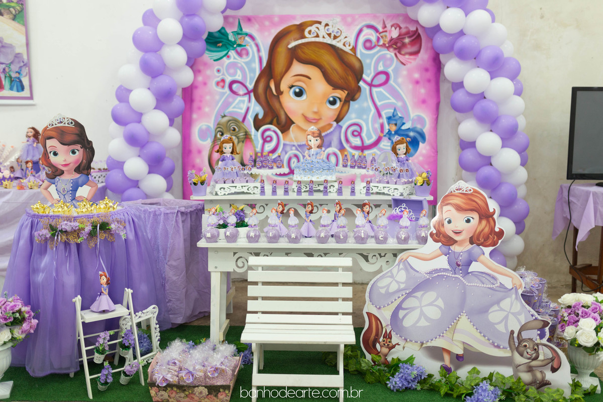 decoração de festa de 1 ano da princesa sofia