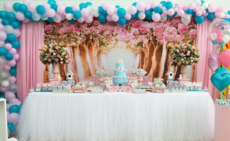 como fazer painel de festa jardim encantado com papel crepom