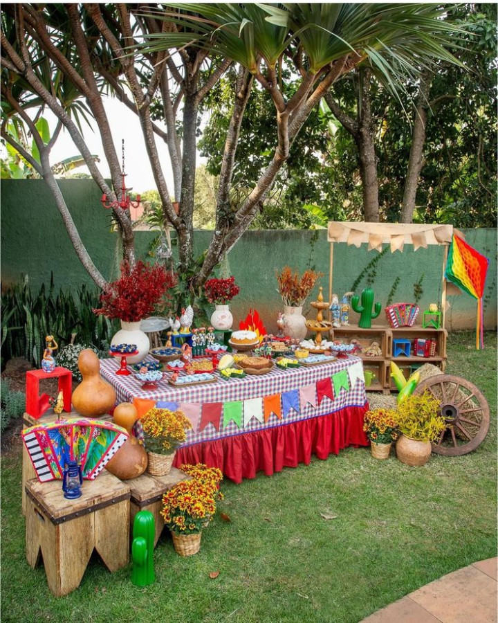 decoração mesa de doces festa junina 2025