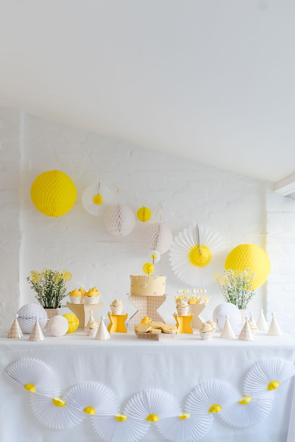 como fazer painel de margaridas para festa