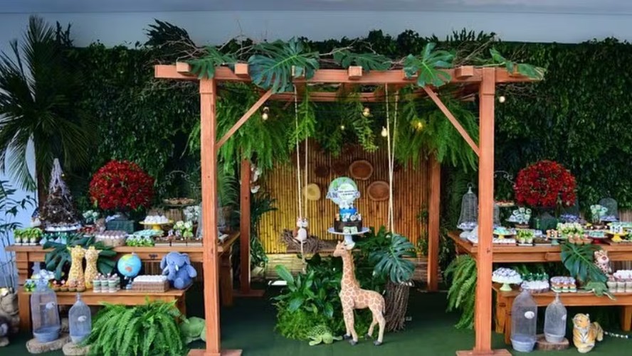 como fazer decoração festa natureza barata