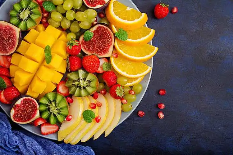 mesa de frutas simples e elegante ano novo