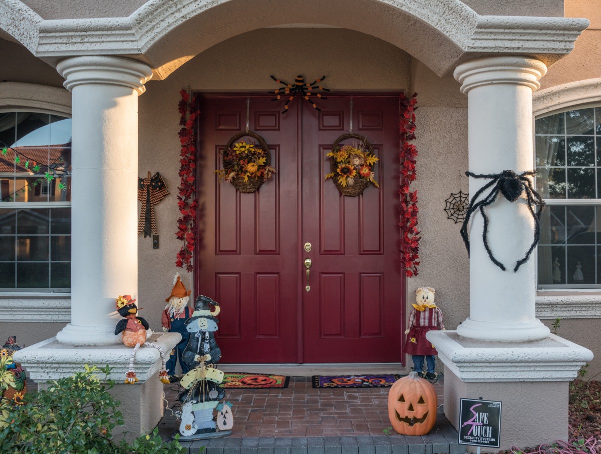 decoração entrada halloween barata vs cara