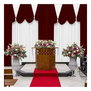 decoração de igreja simples com luzes