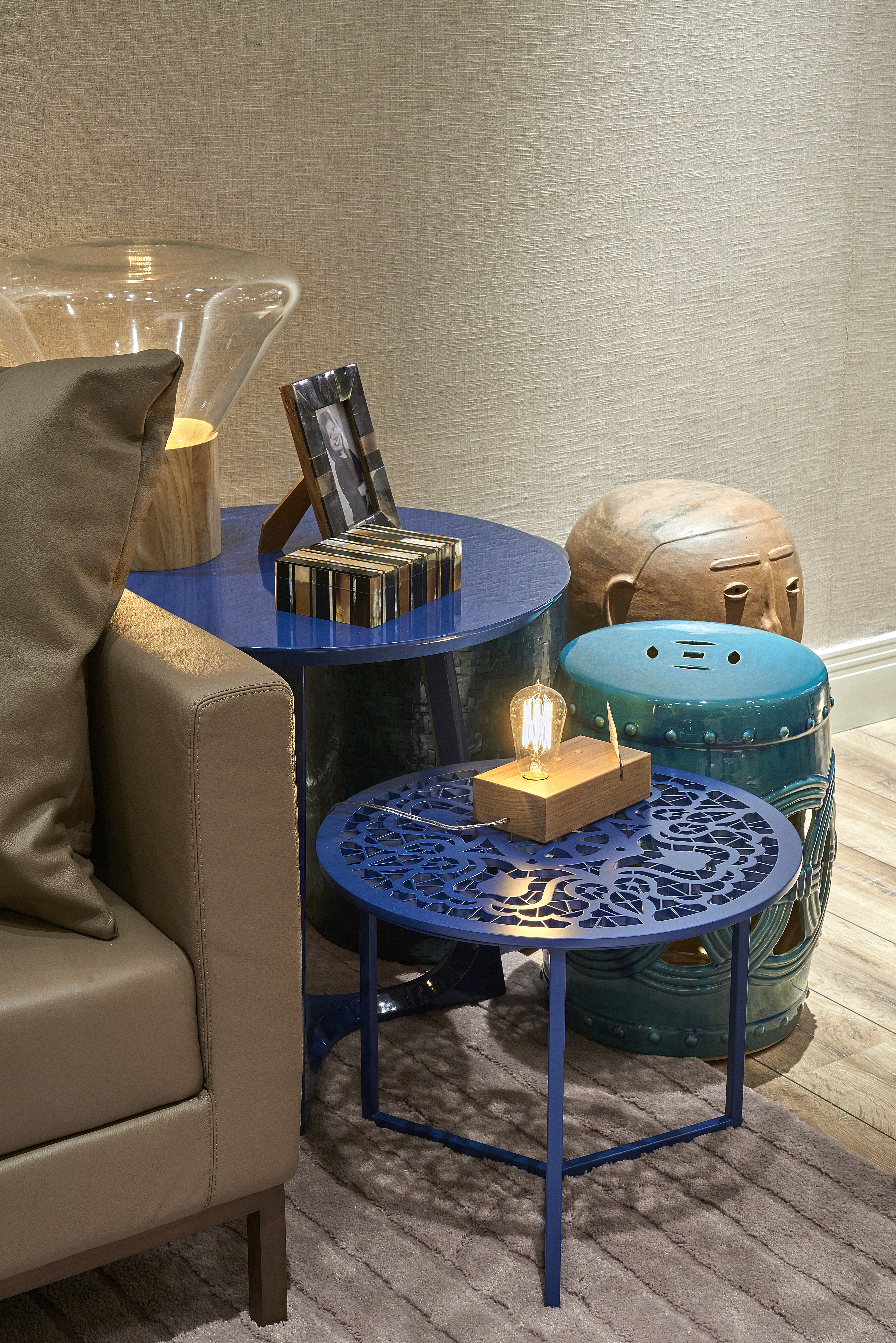 como decorar mesa de canto com plantas e flores