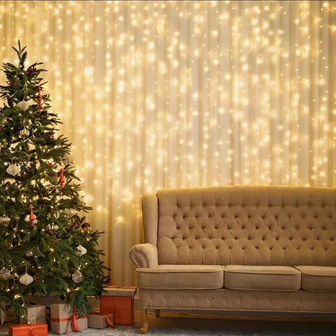 ideias de decoração de natal com cortina dourada