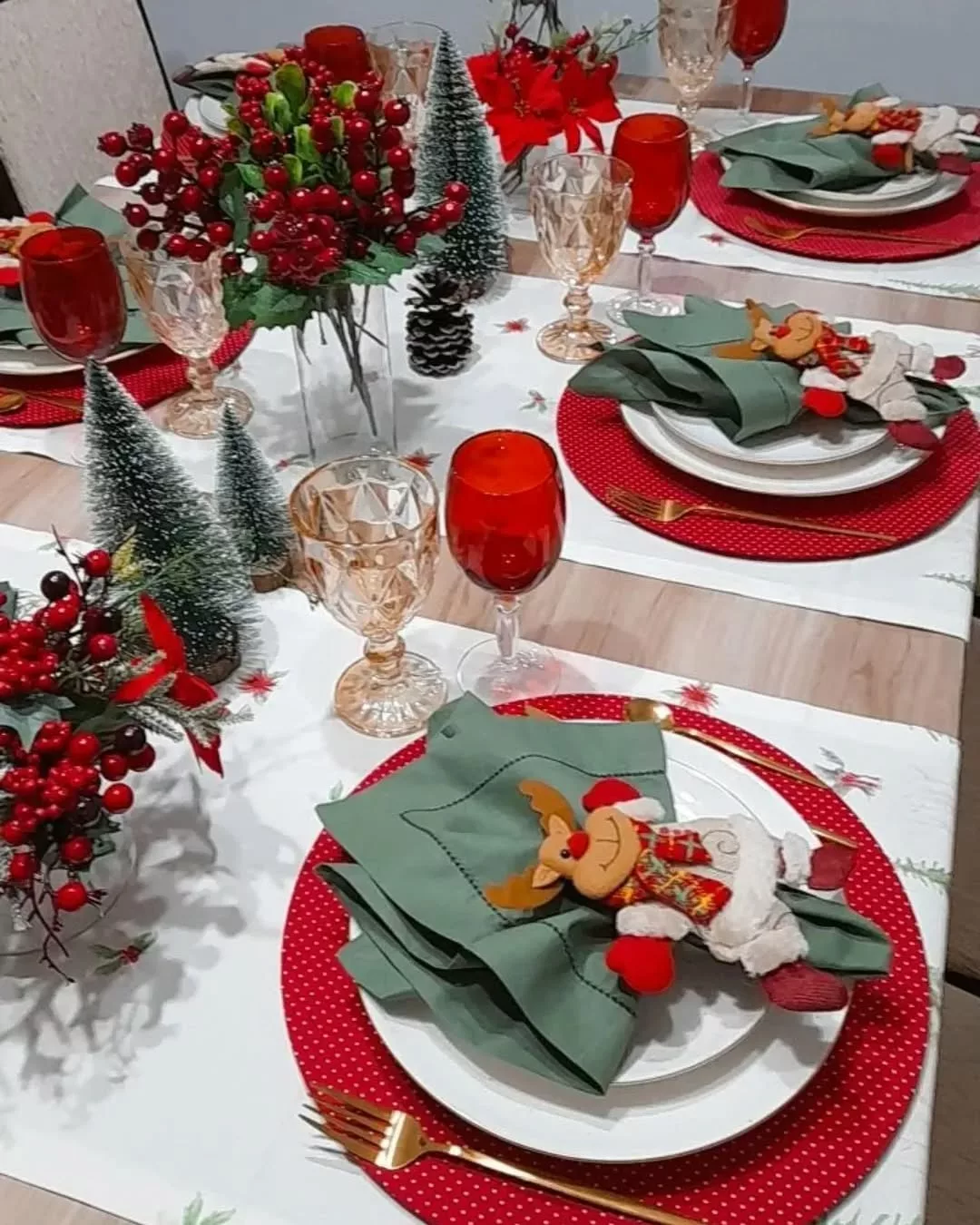 centro de mesa natalino clássico vs moderno