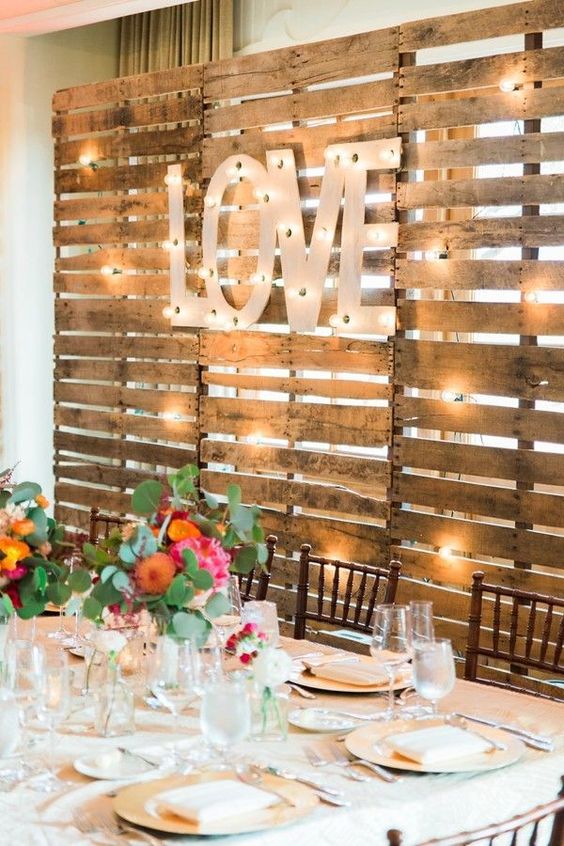 quanto custa decorar parede de casamento simples