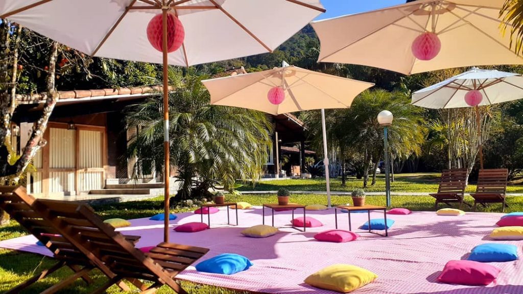 decoração de piscina para casamento de dia