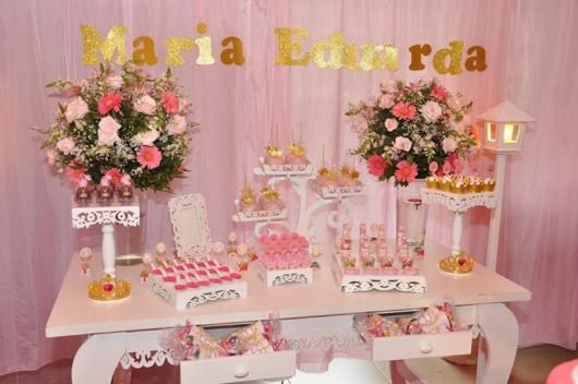 como fazer painel de festa princesa simples