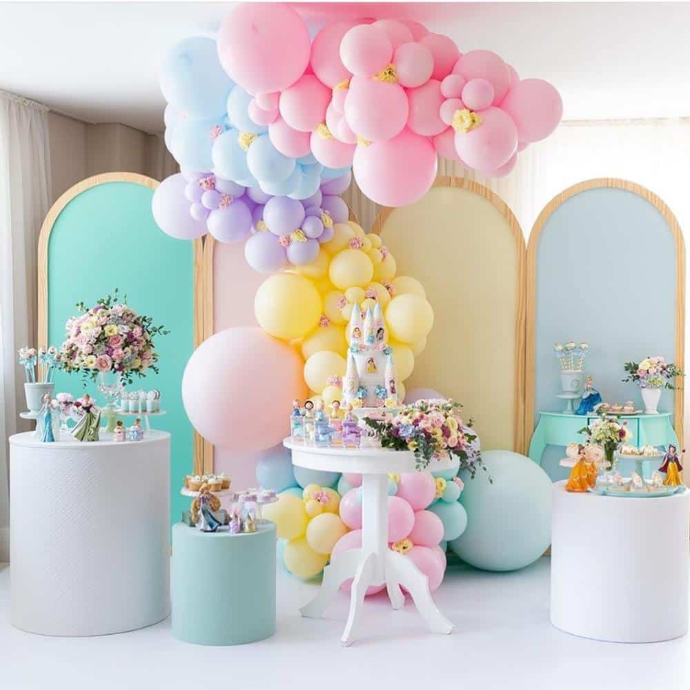 decoração de princesa simples vs decoração elaborada