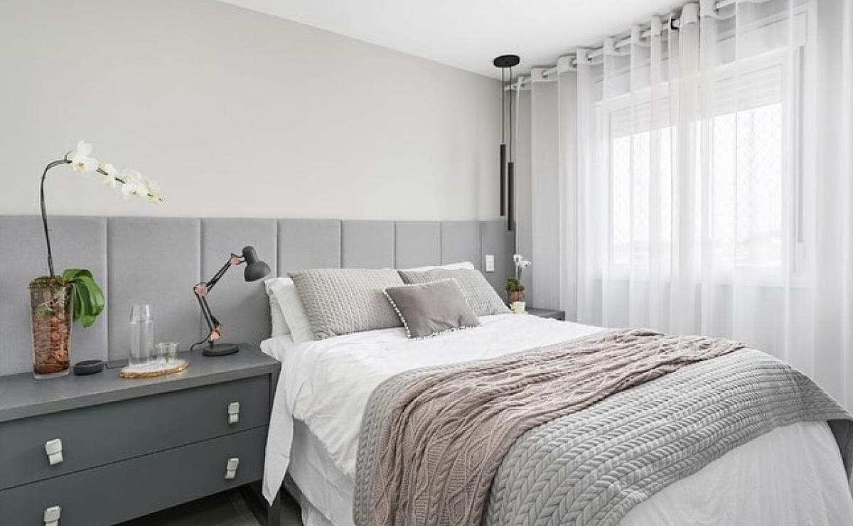 cabeceira estofada para quarto pequeno com led